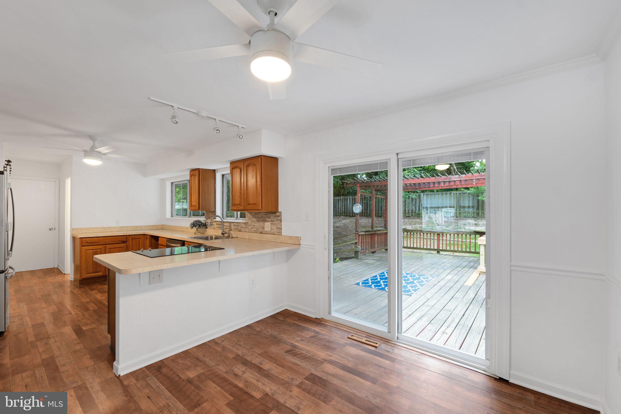 559 Lanny Ct