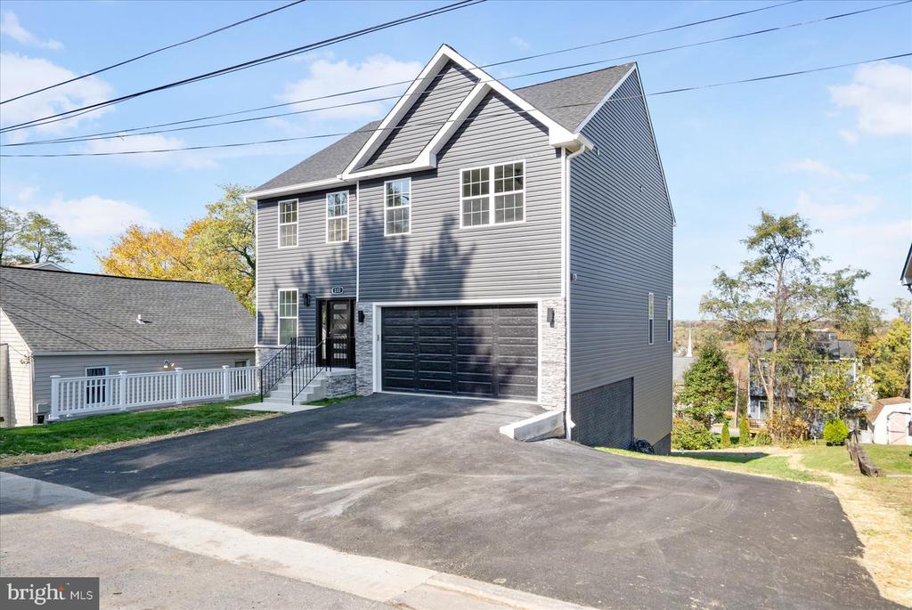 222 Elizabeth Ave