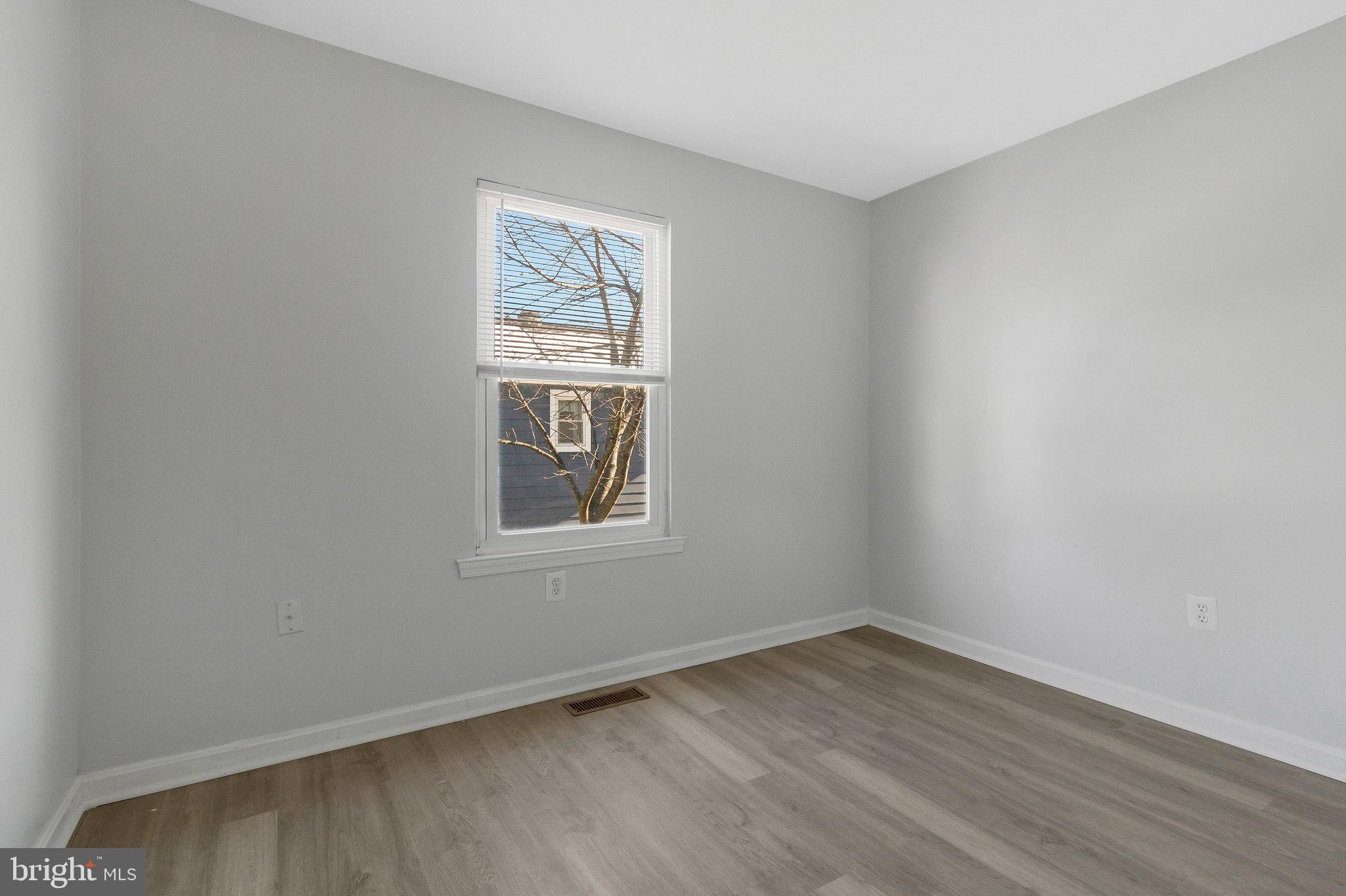 5004 ROANOKE PL