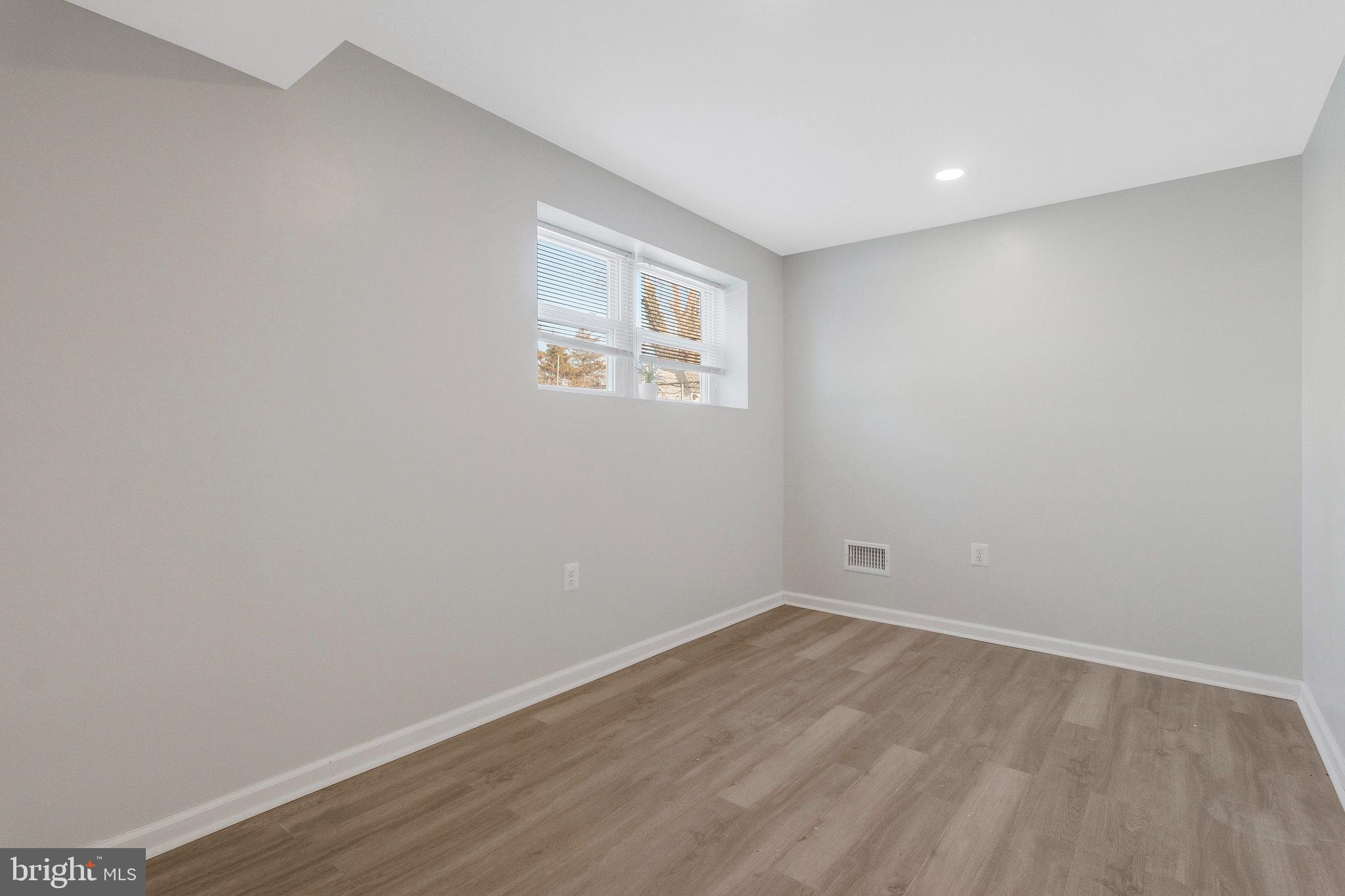 5004 ROANOKE PL