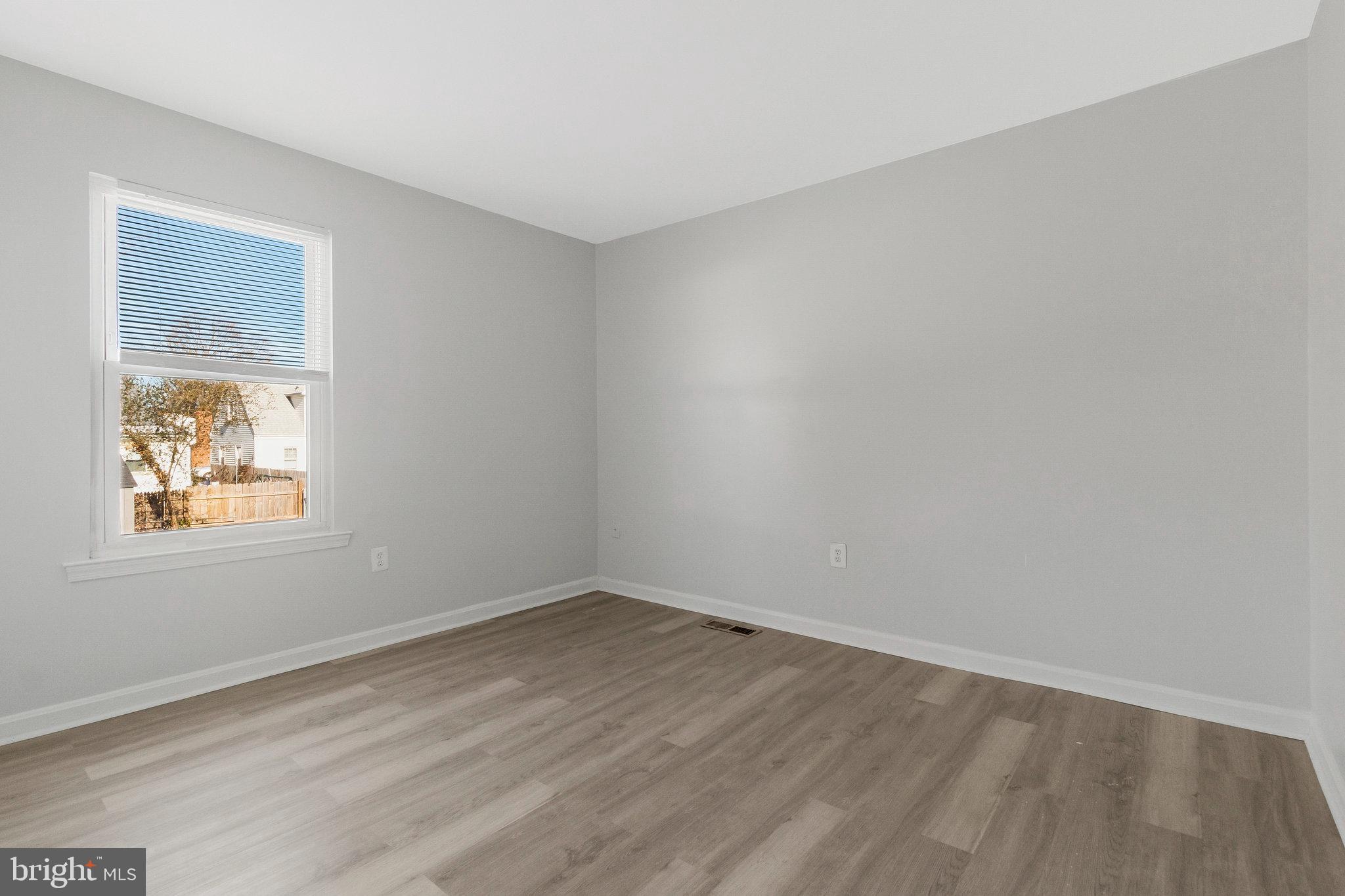 5004 ROANOKE PL