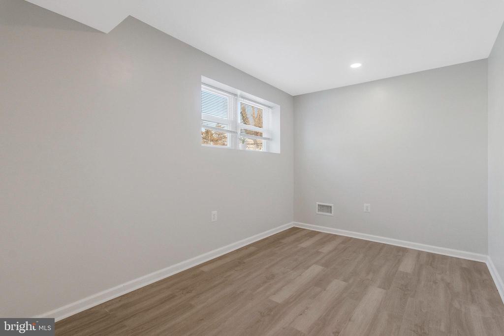 5004 ROANOKE PL