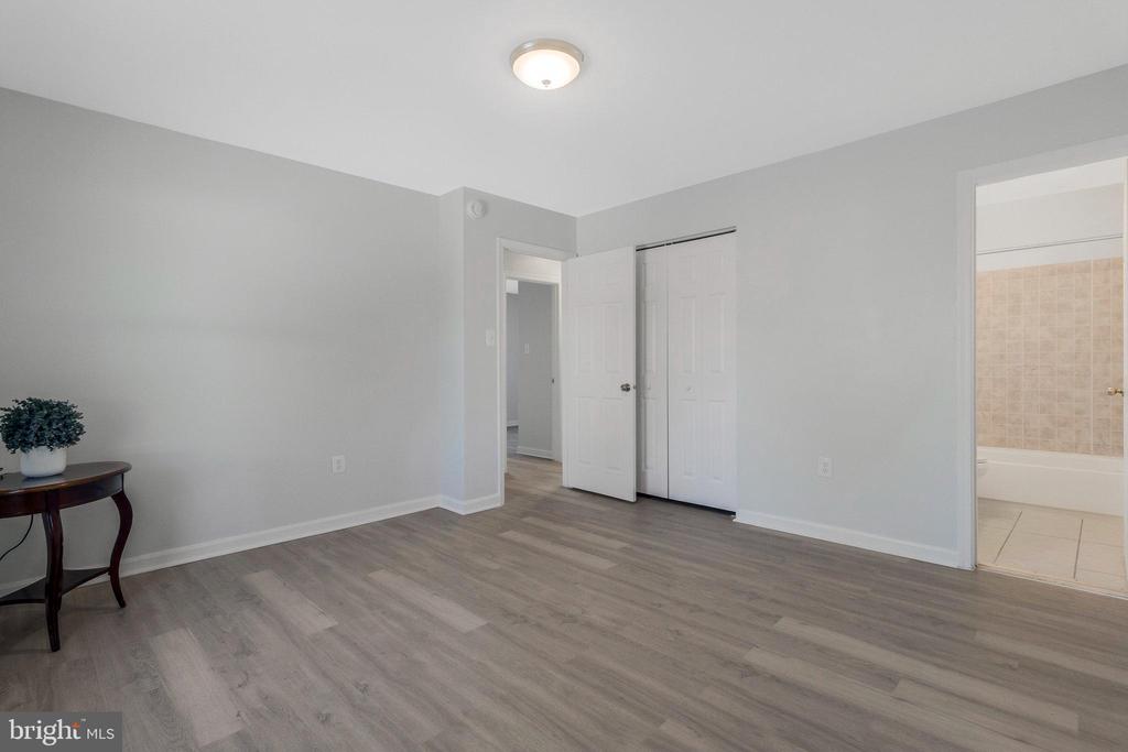 5004 ROANOKE PL