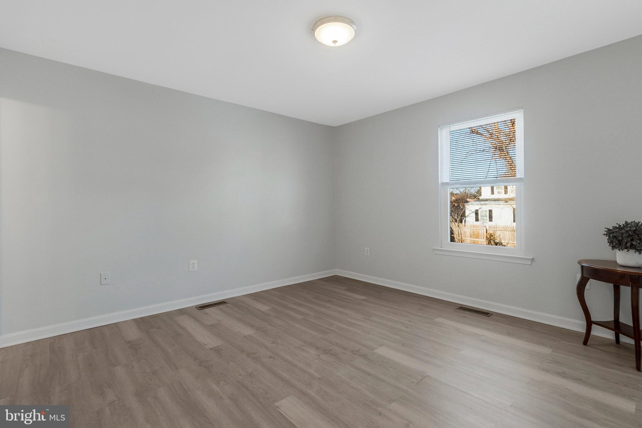 5004 ROANOKE PL