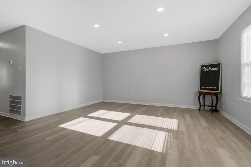 5004 ROANOKE PL