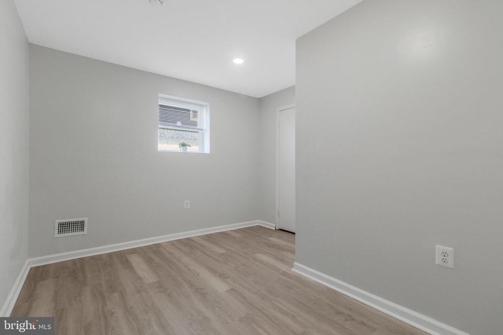 5004 ROANOKE PL