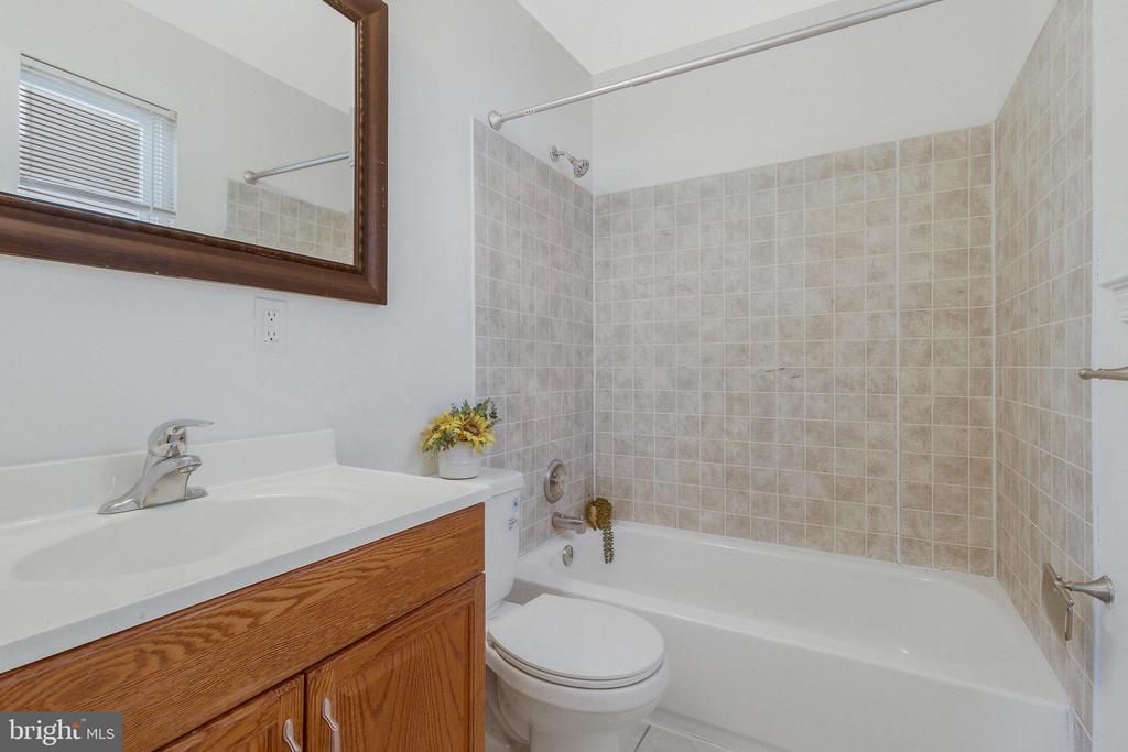 5004 ROANOKE PL