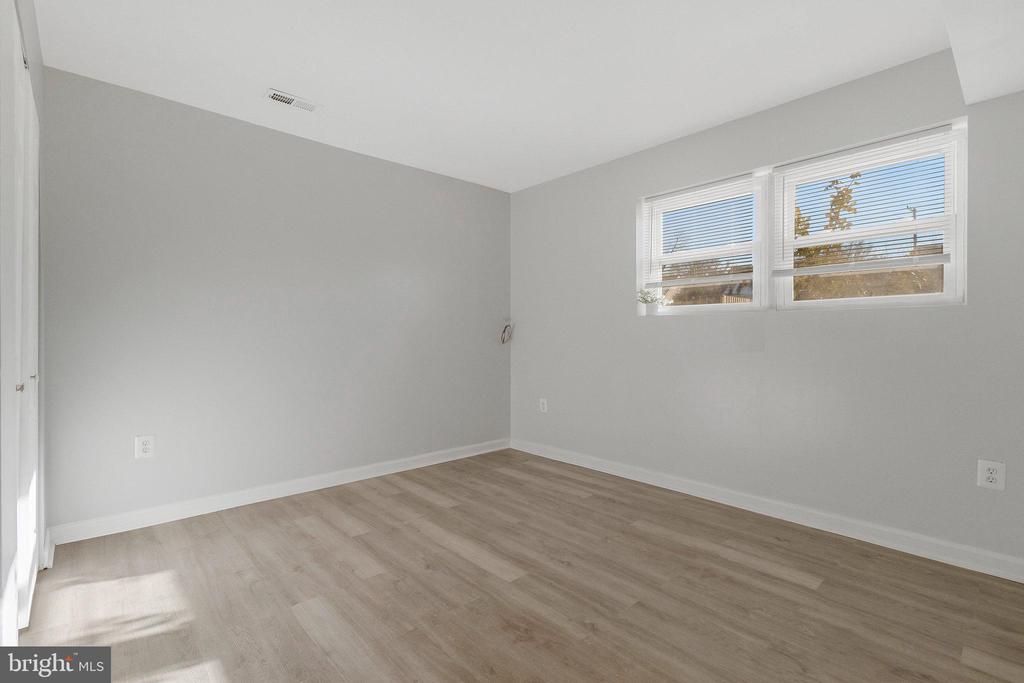 5004 ROANOKE PL