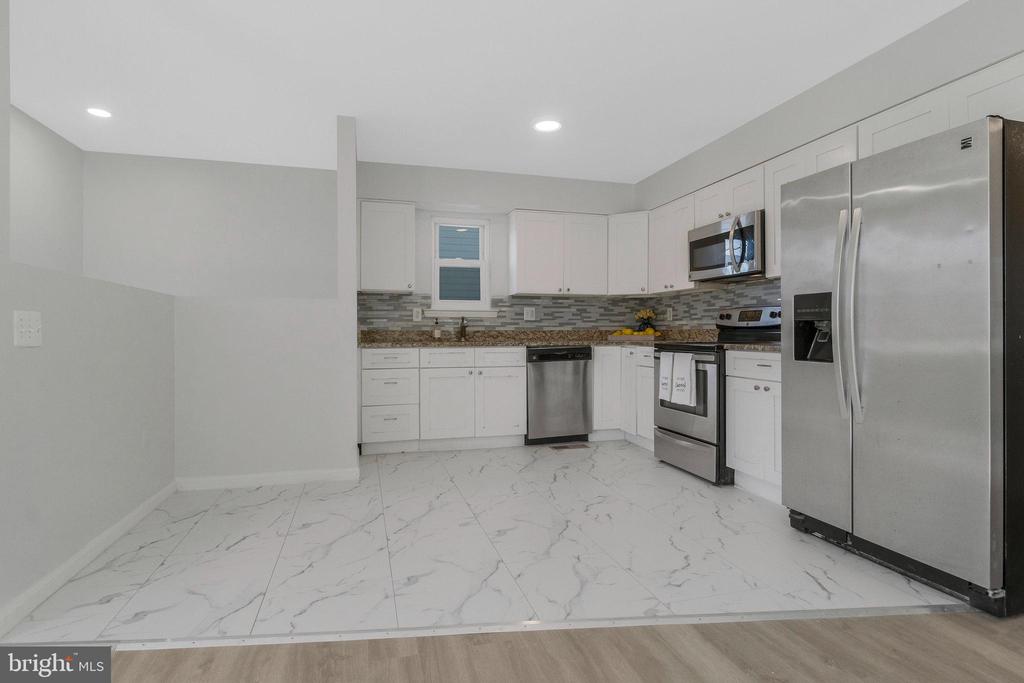 5004 ROANOKE PL