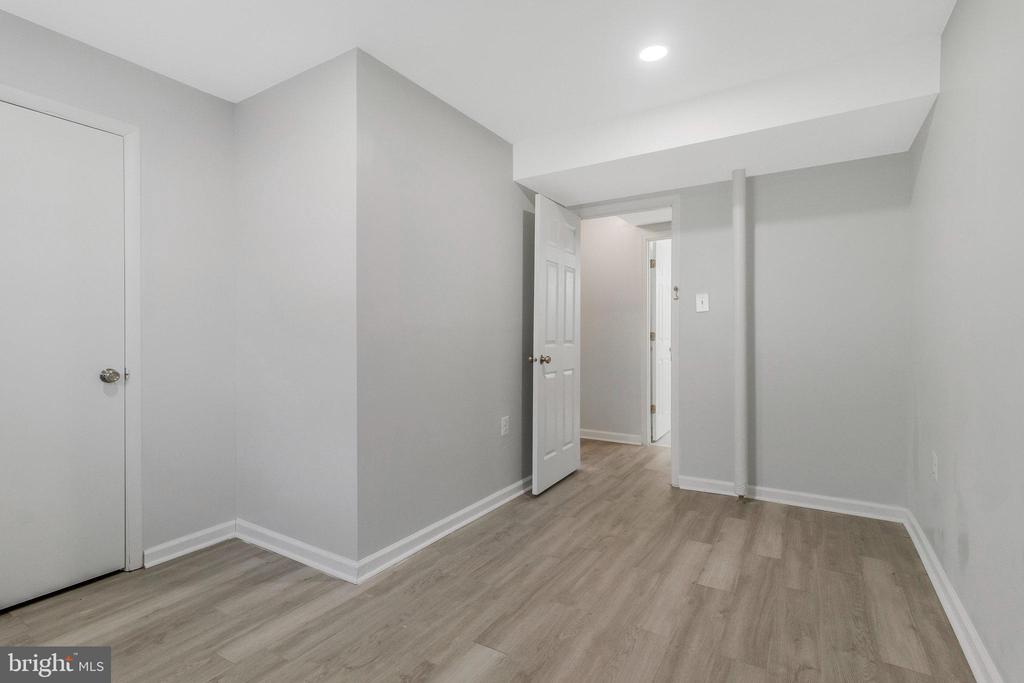 5004 ROANOKE PL