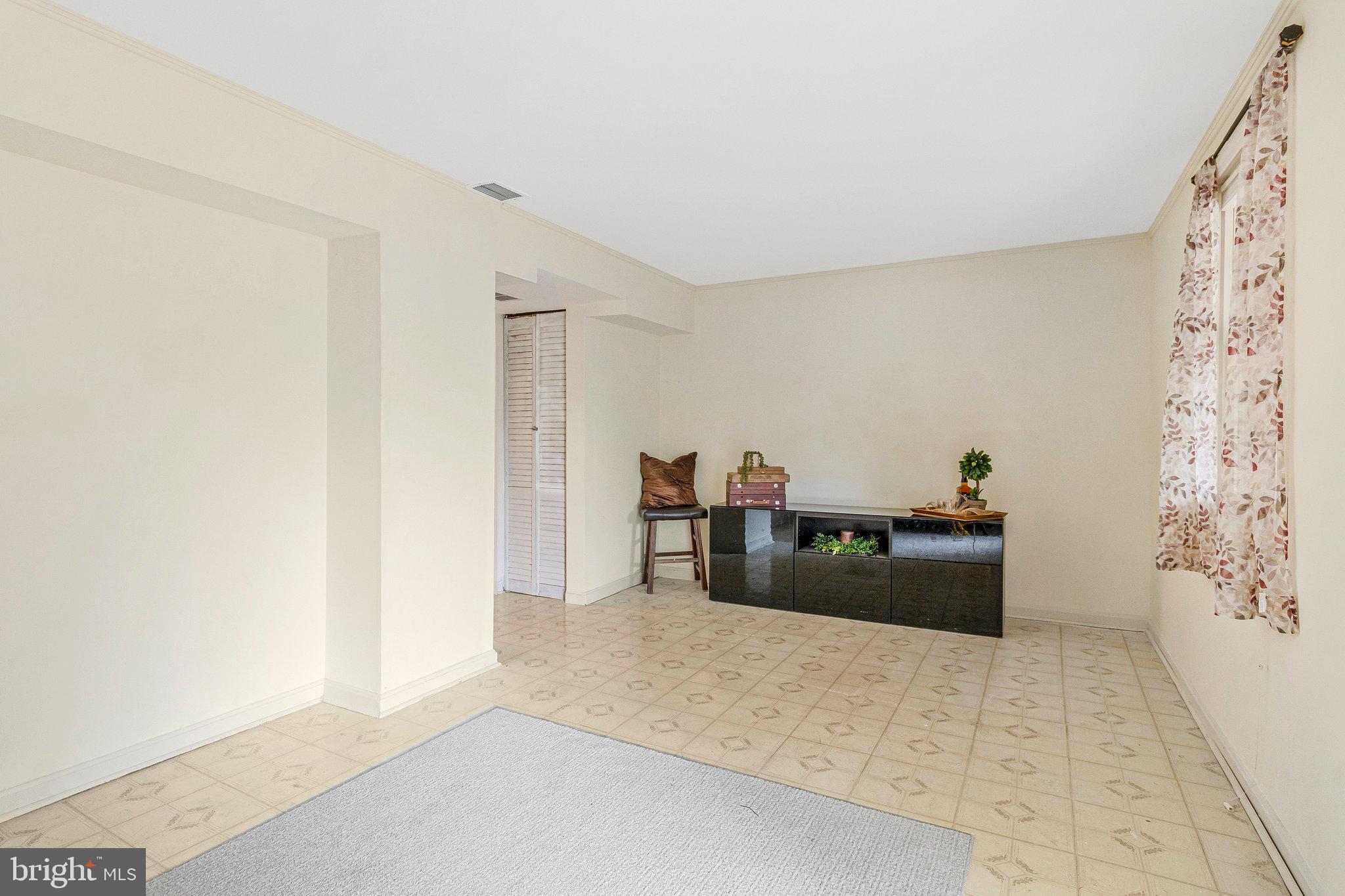 14010 Oxford Dr