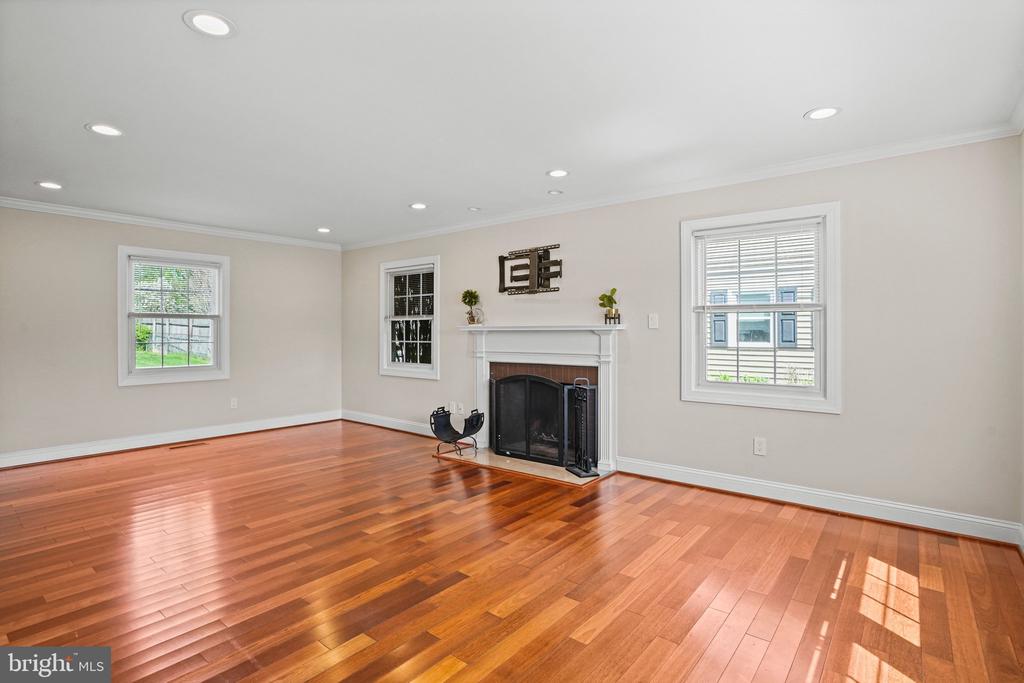 3621 MAJESTIC LANE
