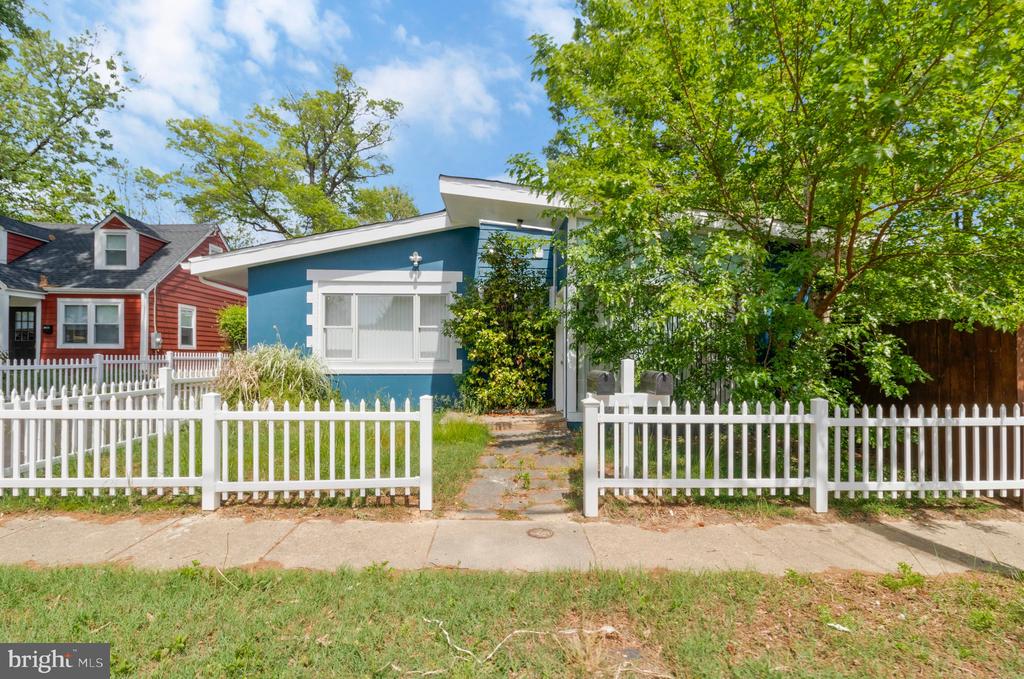 3801 CEDAR CROFT PLACE