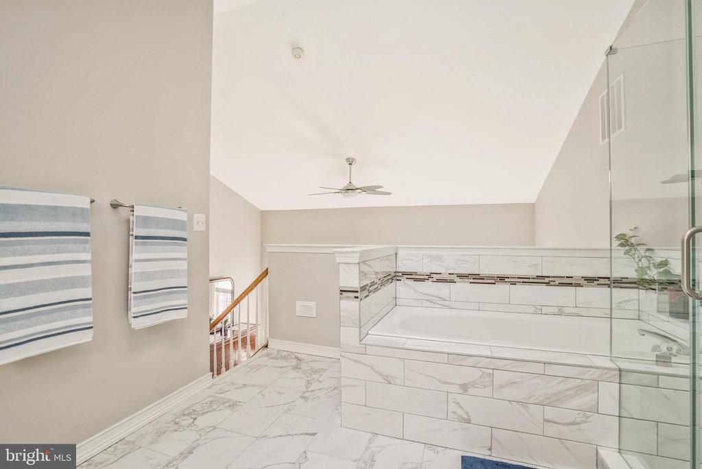 2430 GARNETT DR