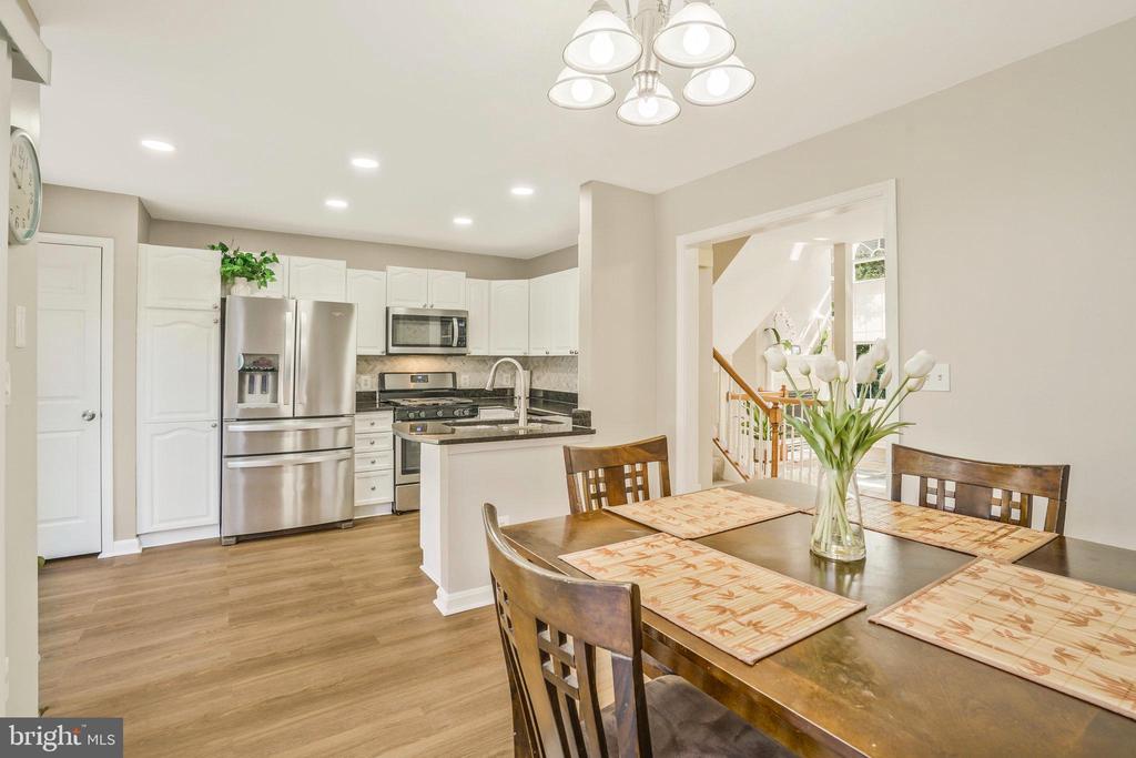 2430 GARNETT DR