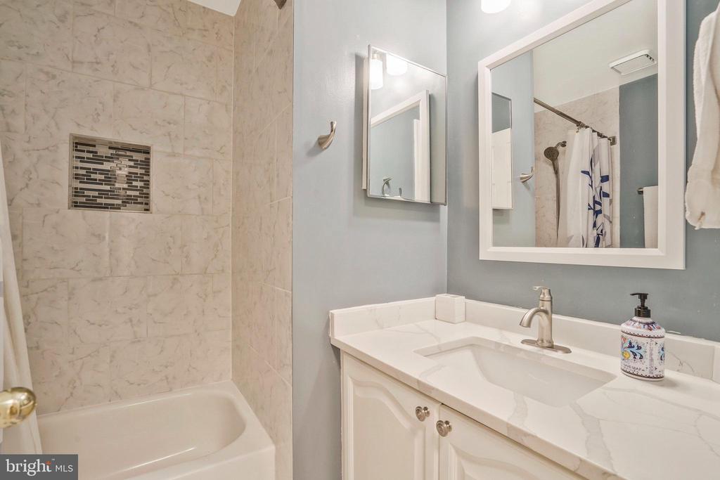 2430 GARNETT DR
