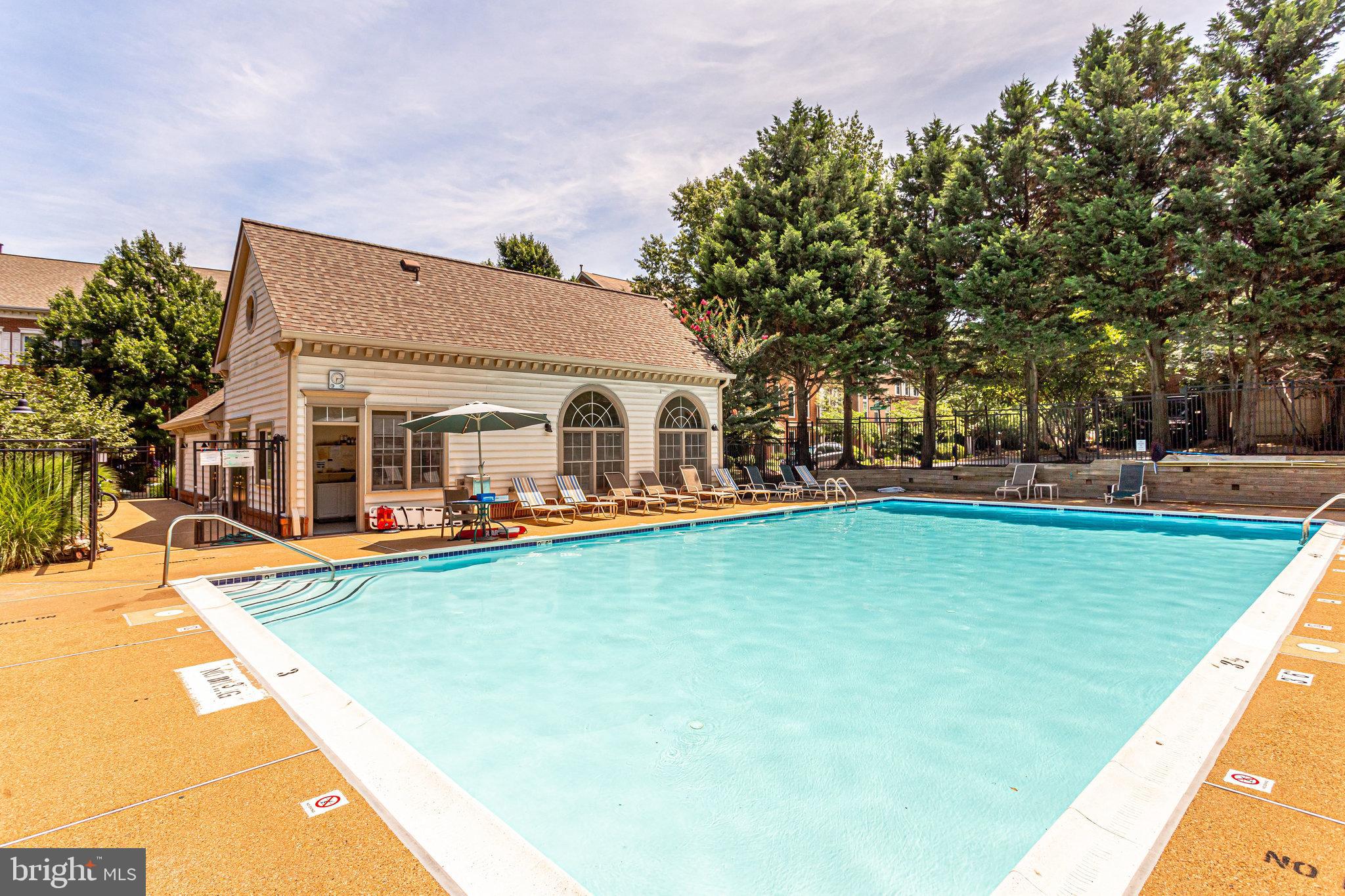 2430 GARNETT DR