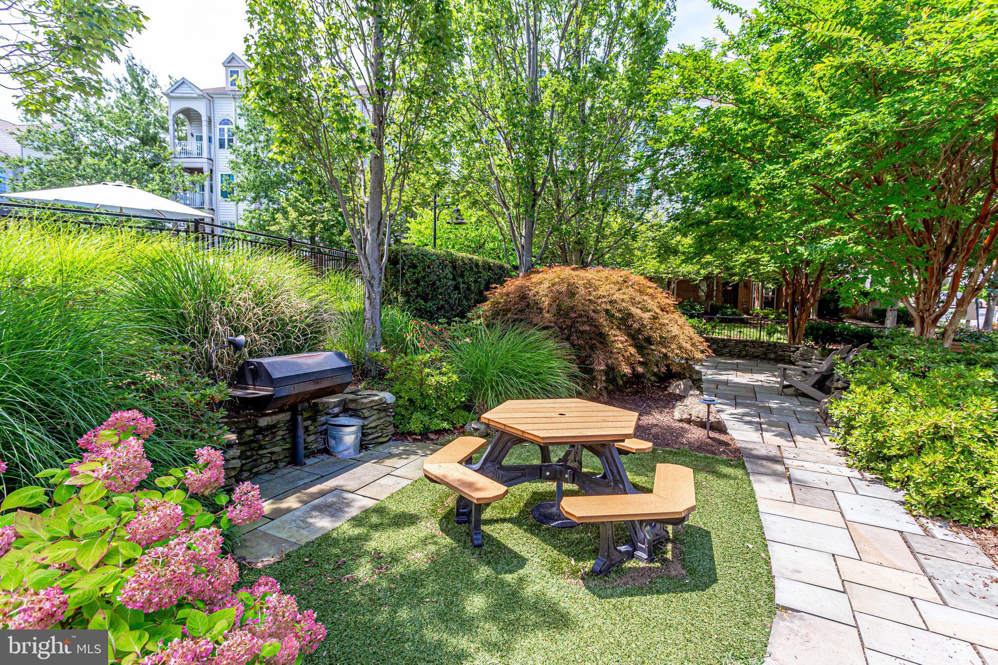 2430 GARNETT DR