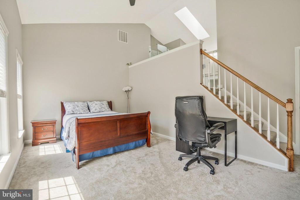 2430 GARNETT DR