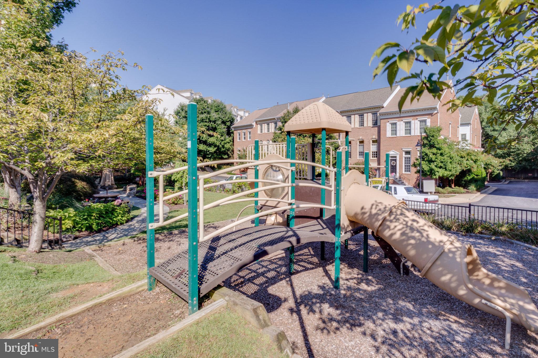 2430 GARNETT DR