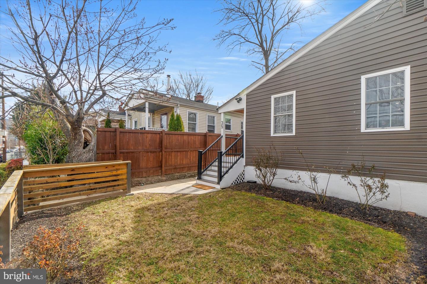 35 E Reed Ave