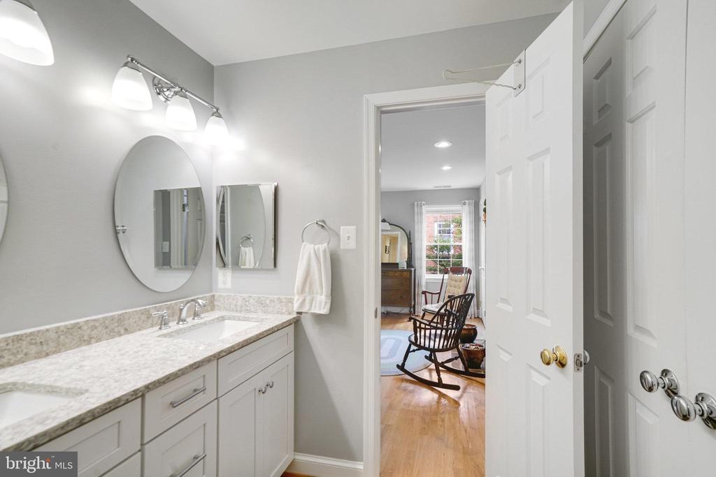 1142 N PITT STREET N