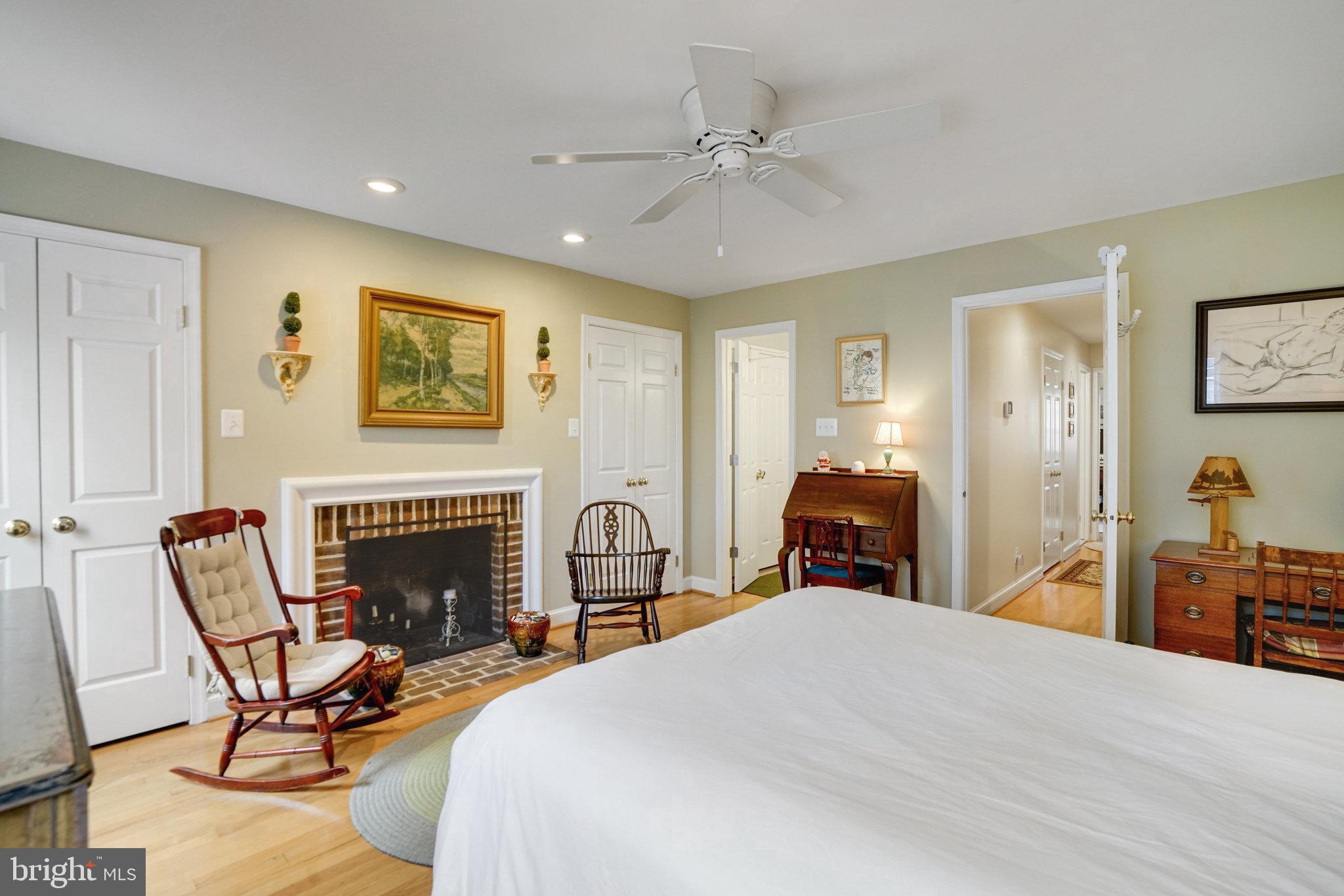 1142 N PITT STREET N