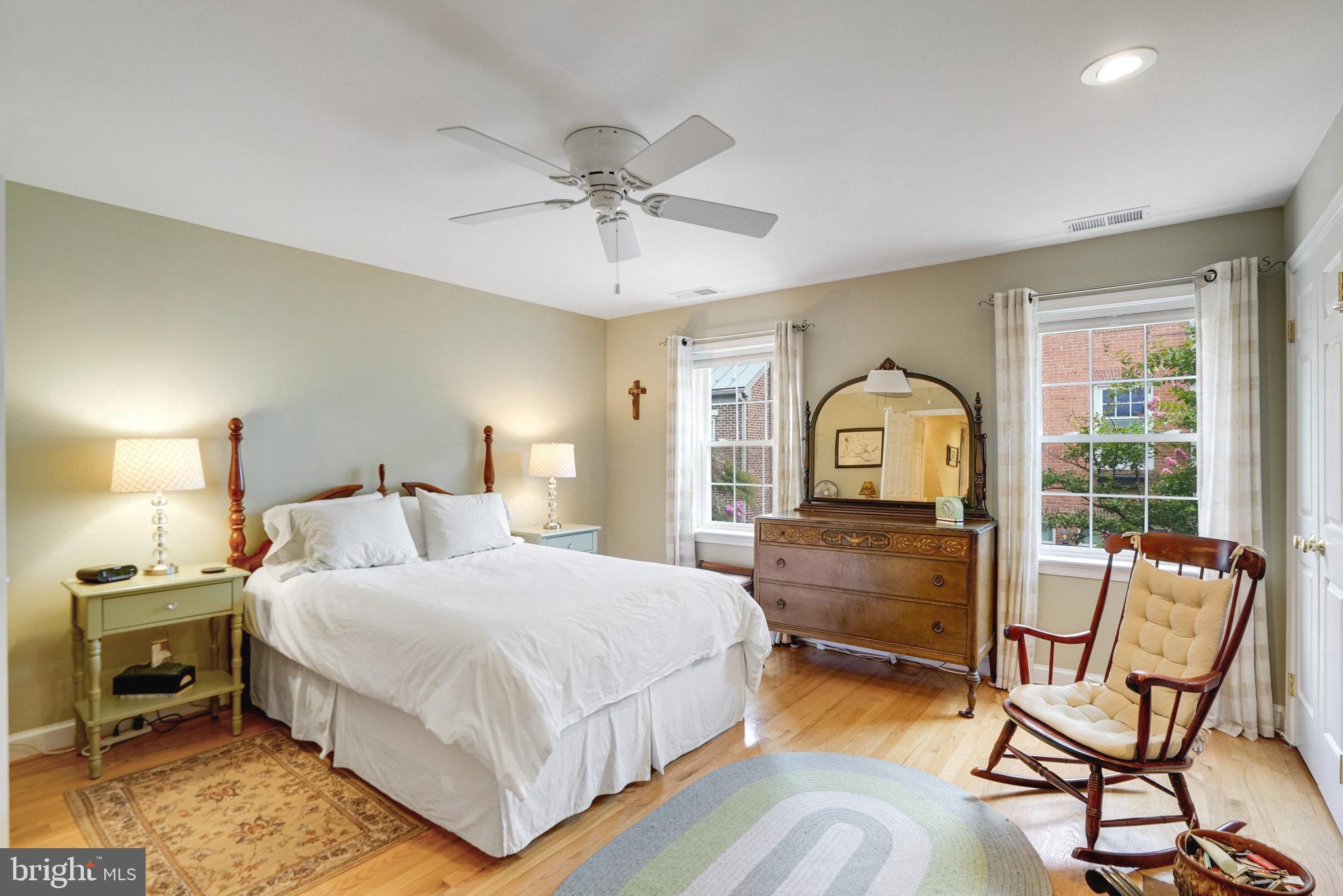 1142 N PITT STREET N