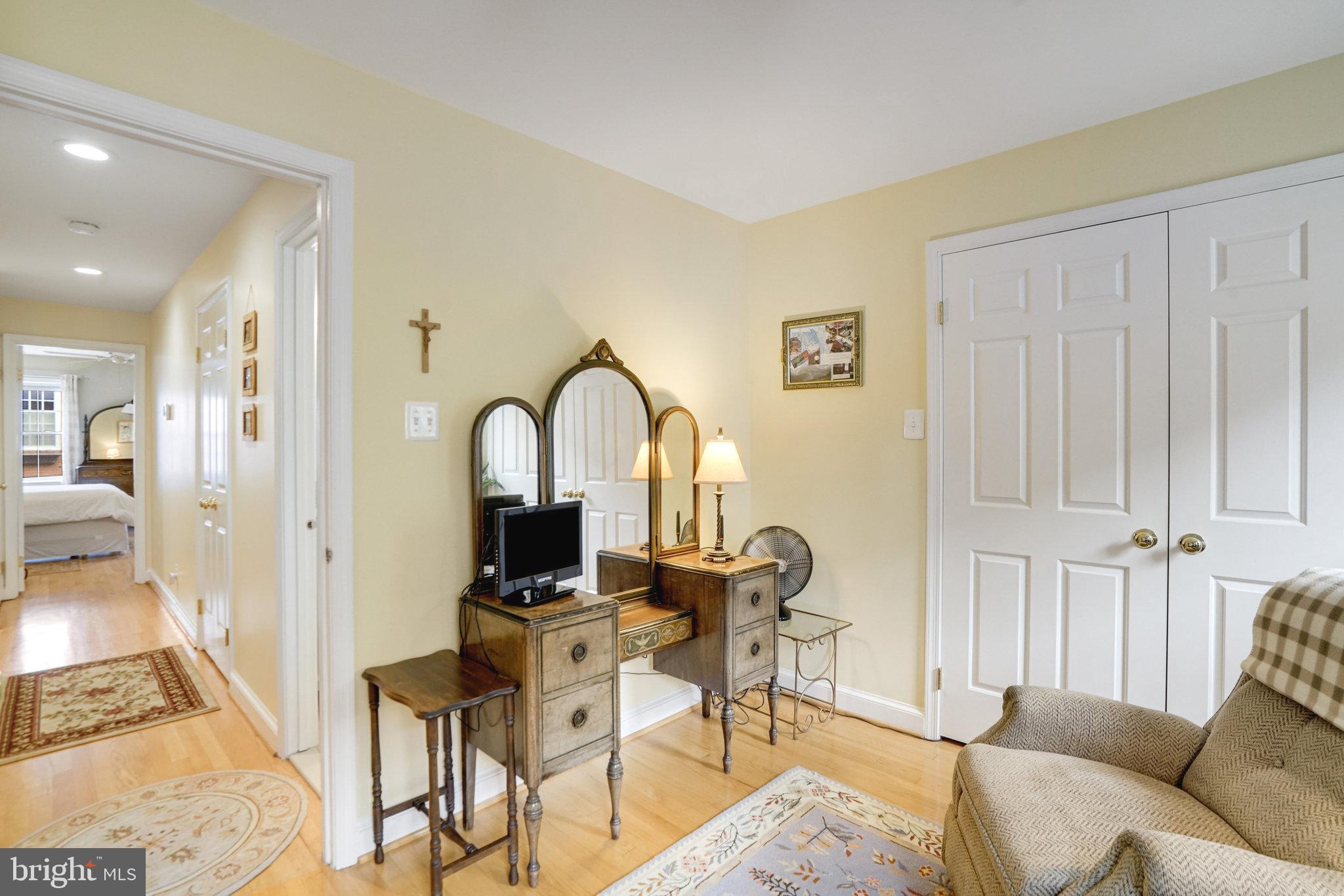 1142 N PITT STREET N