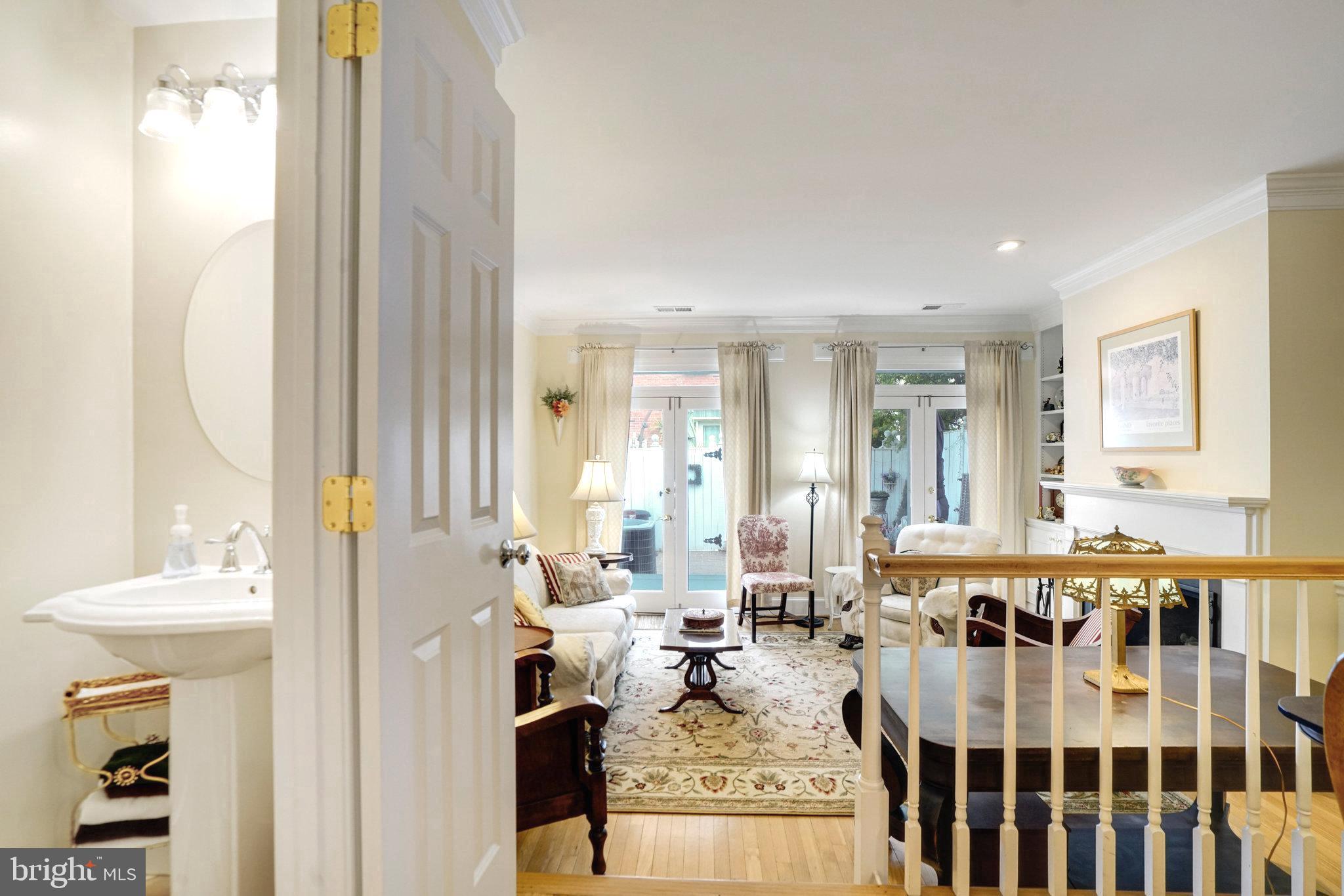 1142 N PITT STREET N