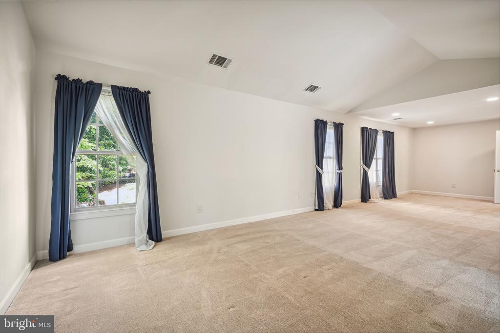 5800 Magnolia Ln