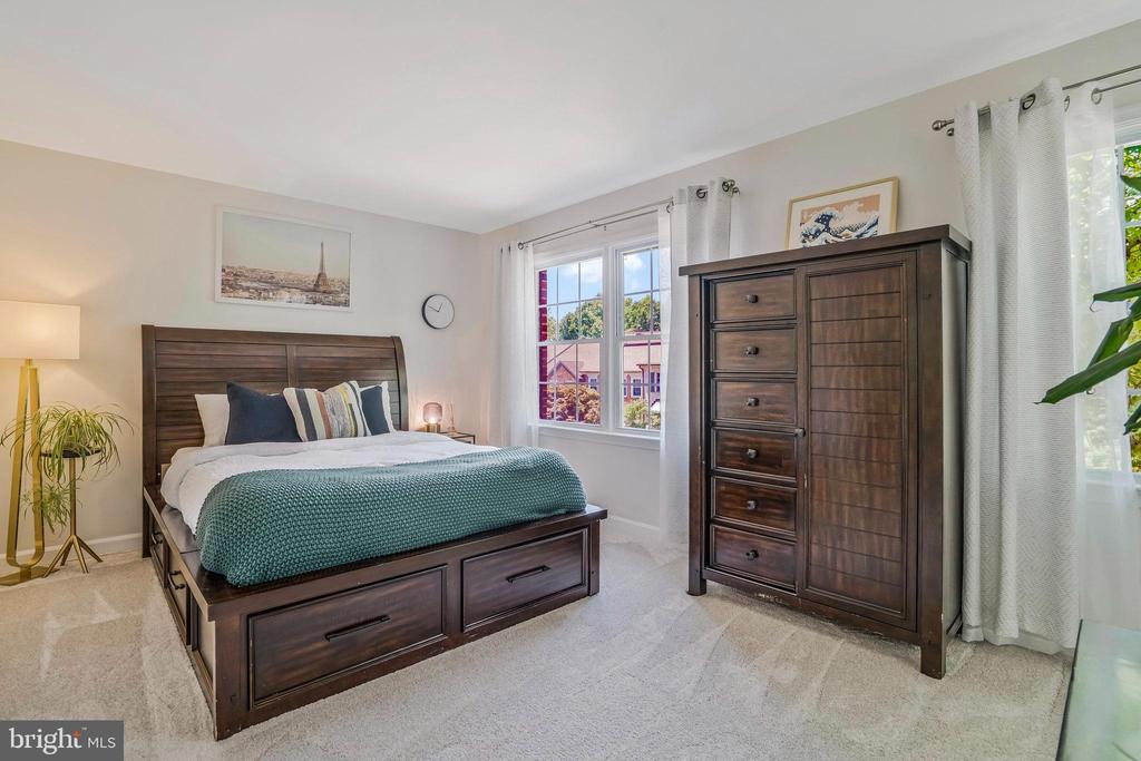 5877 Woodfield Estates Dr