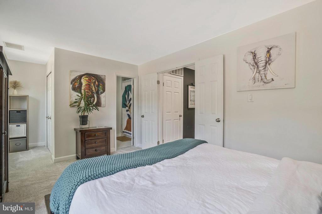 5877 Woodfield Estates Dr