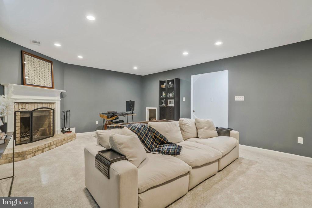 5877 Woodfield Estates Dr