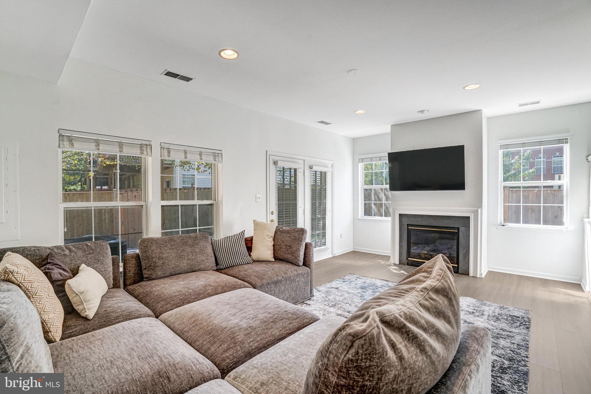 8535 WYNGATE MANOR COURT