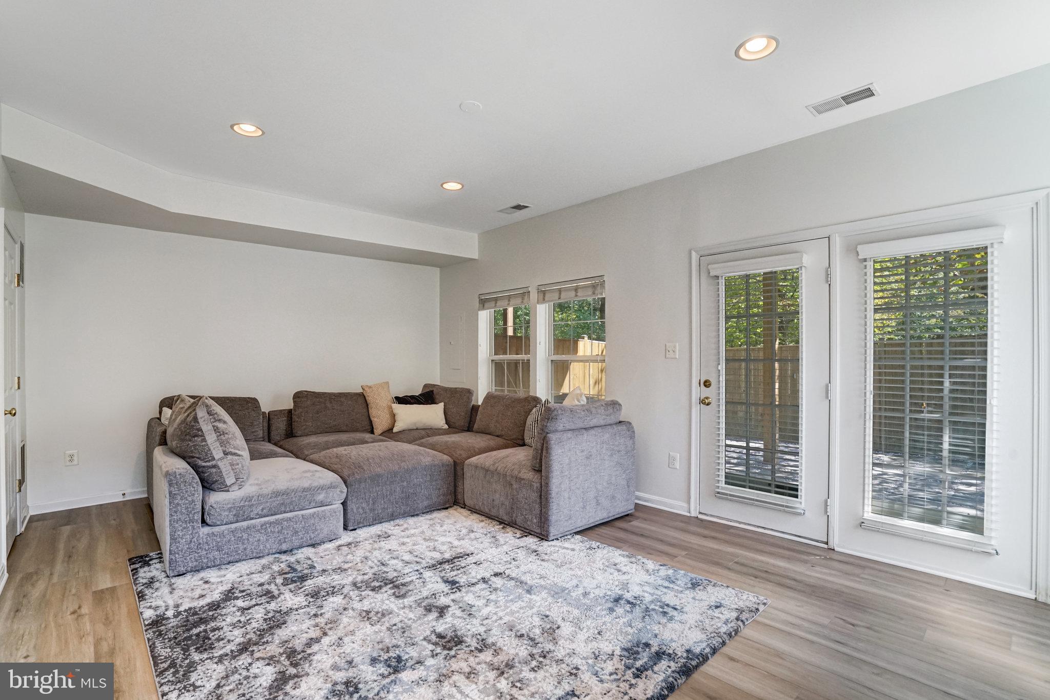 8535 WYNGATE MANOR COURT