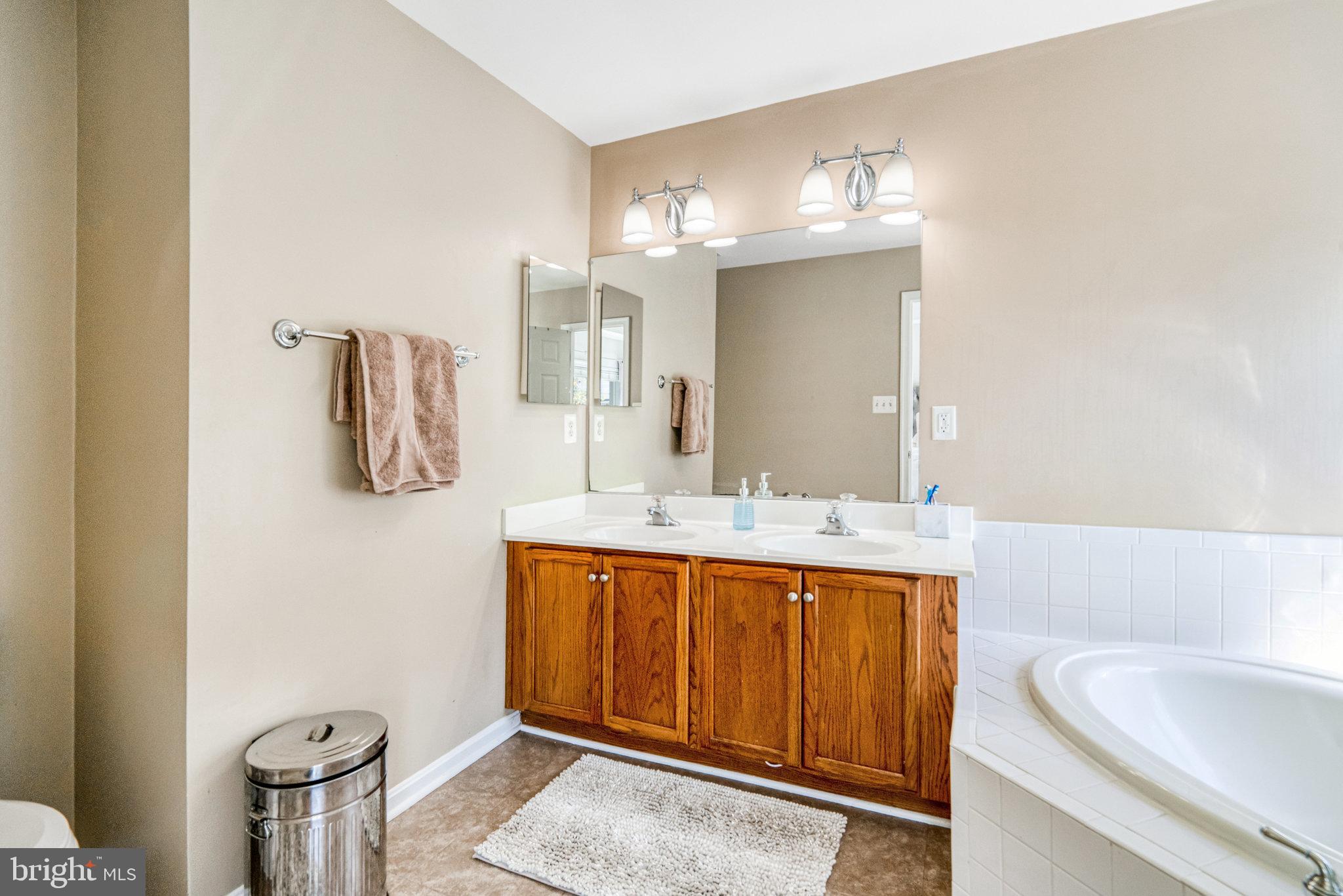 8535 WYNGATE MANOR COURT