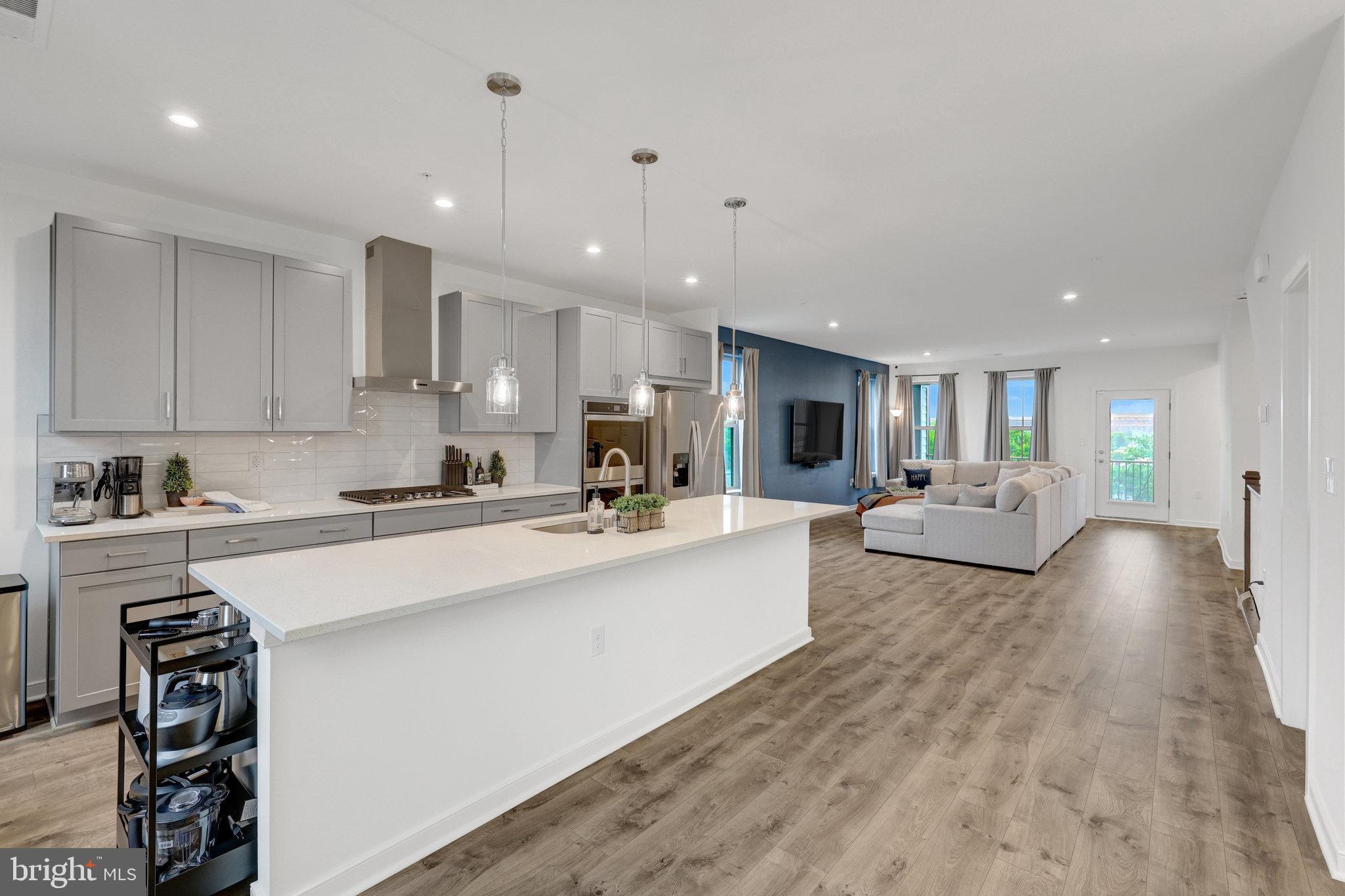 20941 BLUEBIRD SQUARE