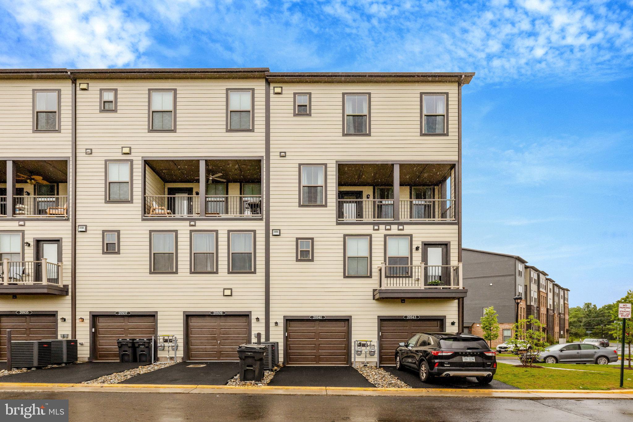 20941 BLUEBIRD SQUARE