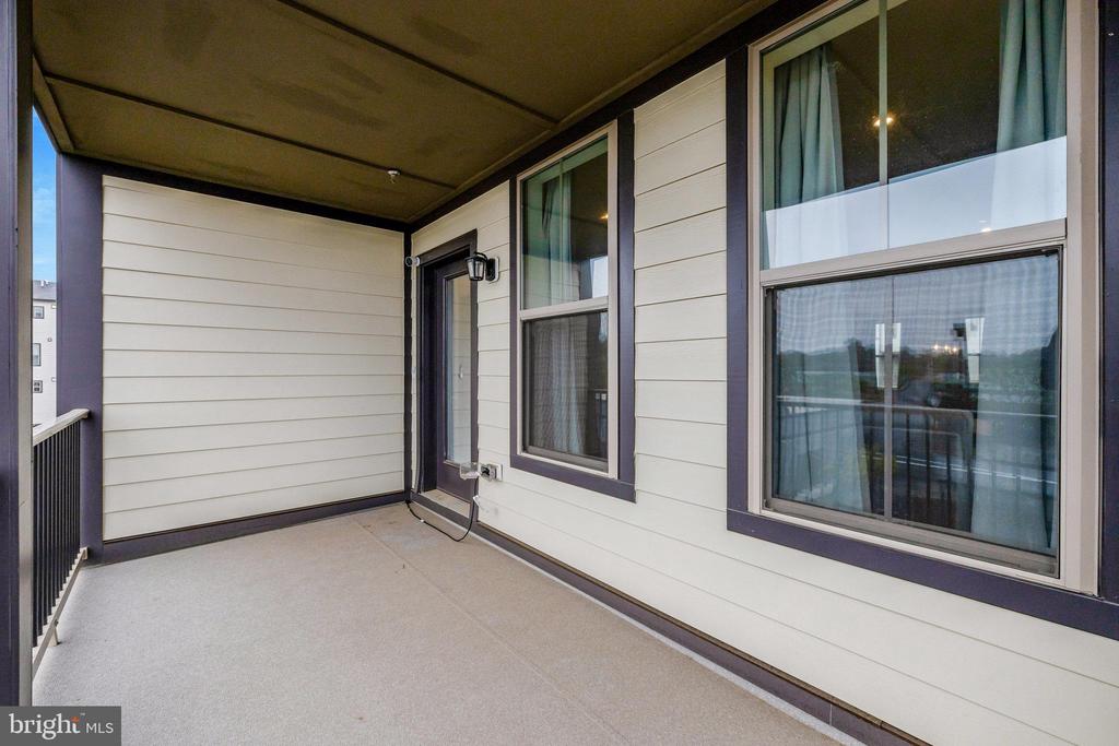 20941 BLUEBIRD SQUARE