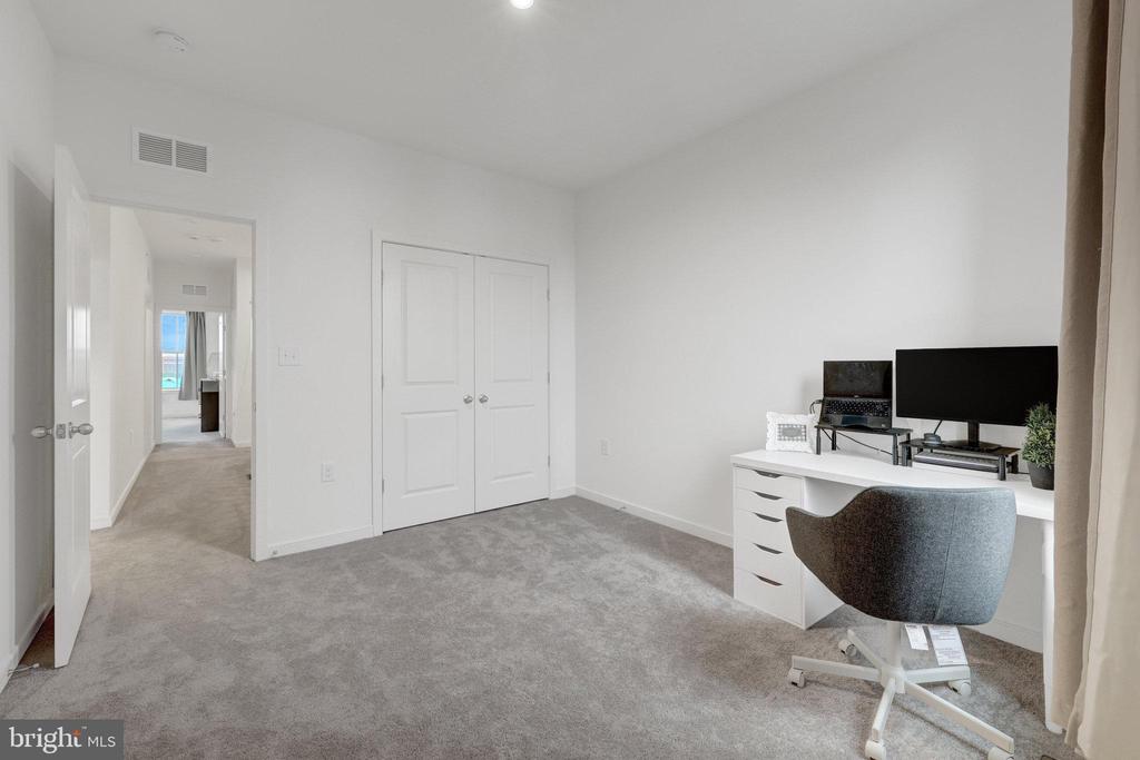20941 BLUEBIRD SQUARE