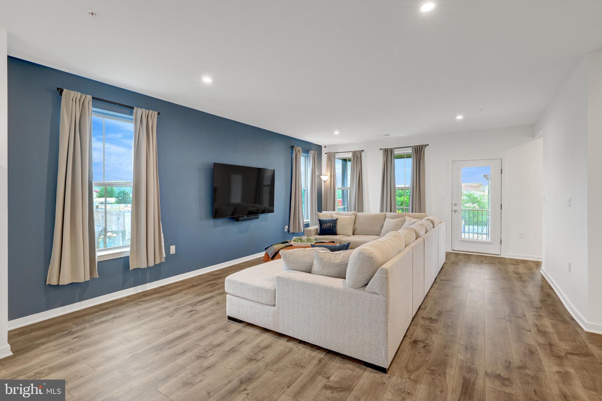 20941 BLUEBIRD SQUARE