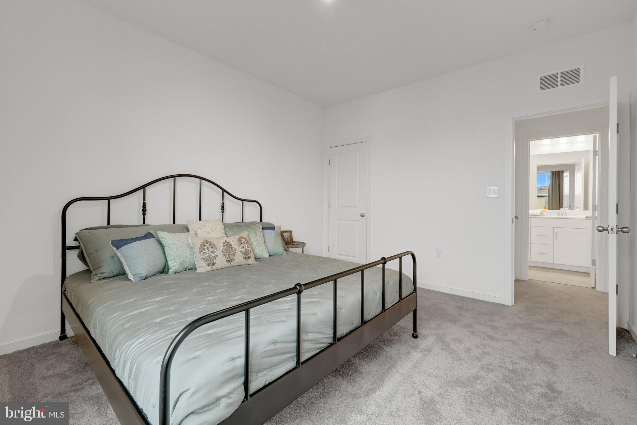 20941 BLUEBIRD SQUARE