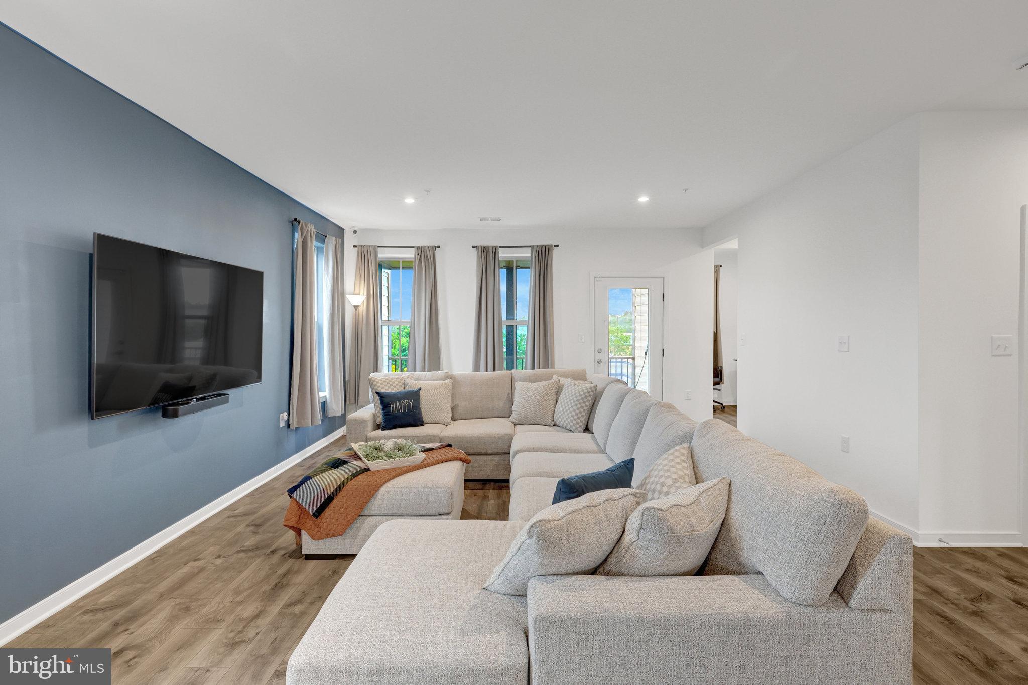 20941 BLUEBIRD SQUARE