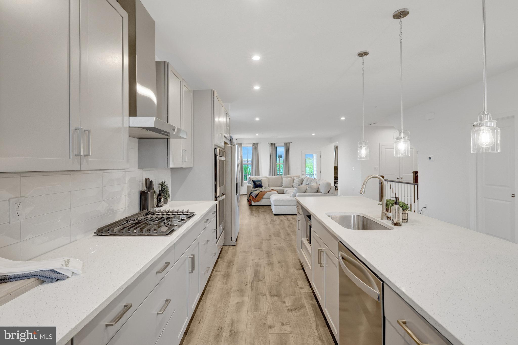 20941 BLUEBIRD SQUARE