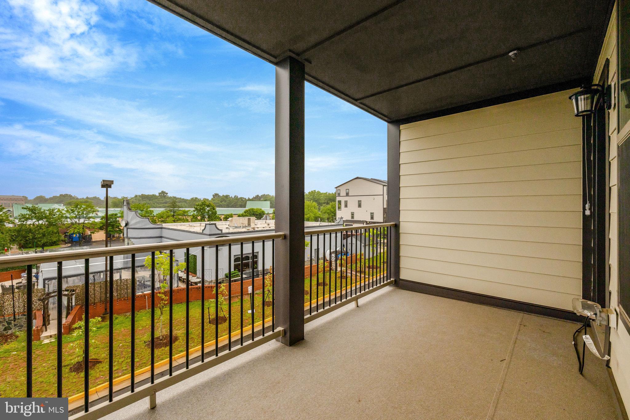 20941 BLUEBIRD SQUARE