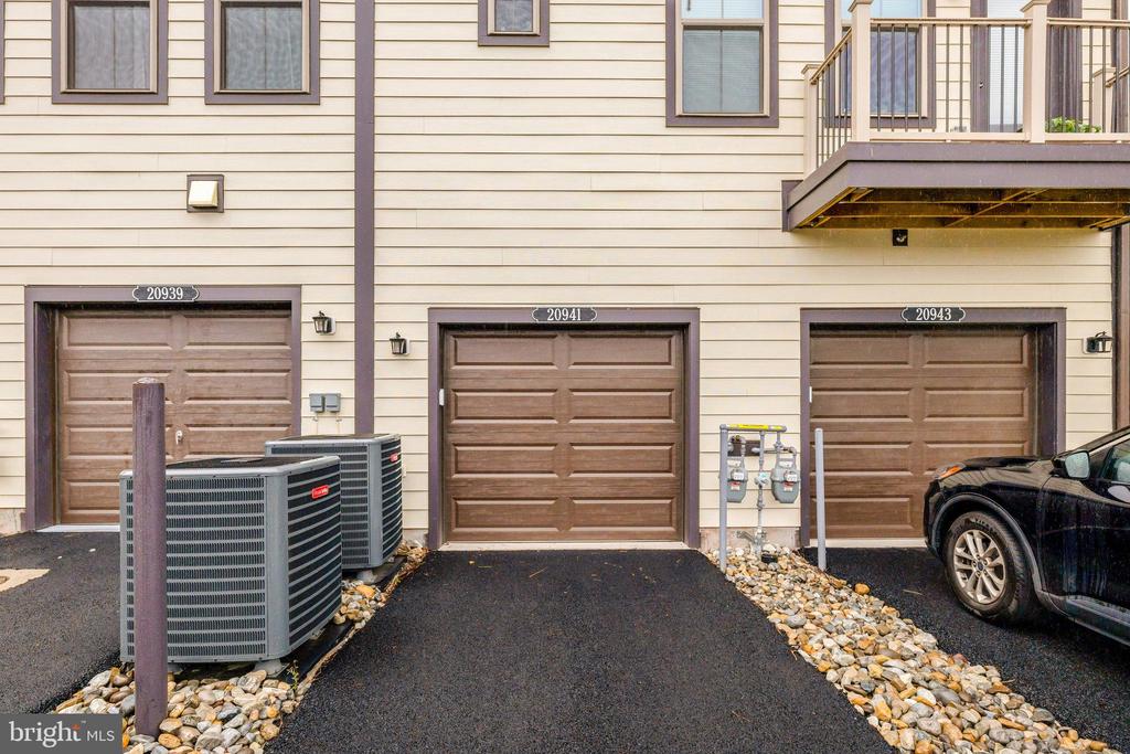 20941 BLUEBIRD SQUARE