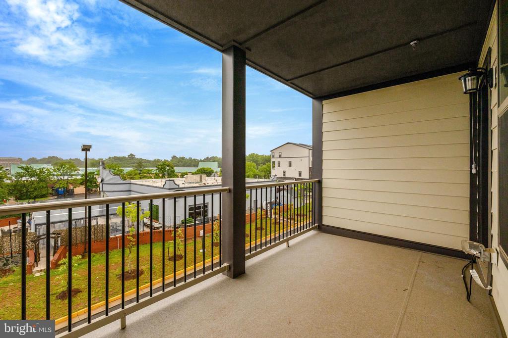 20941 BLUEBIRD SQUARE