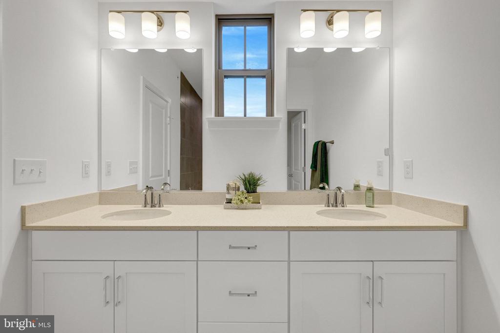 20941 BLUEBIRD SQUARE