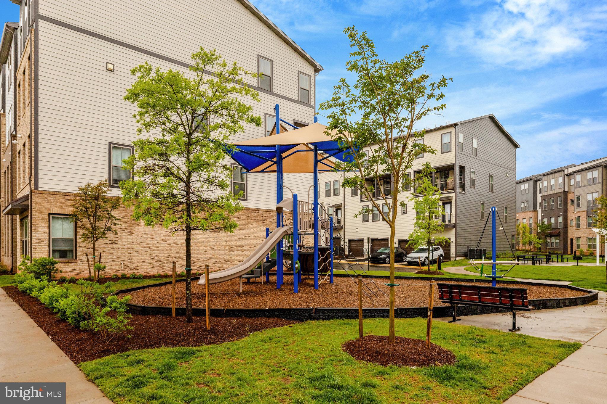 20941 BLUEBIRD SQUARE